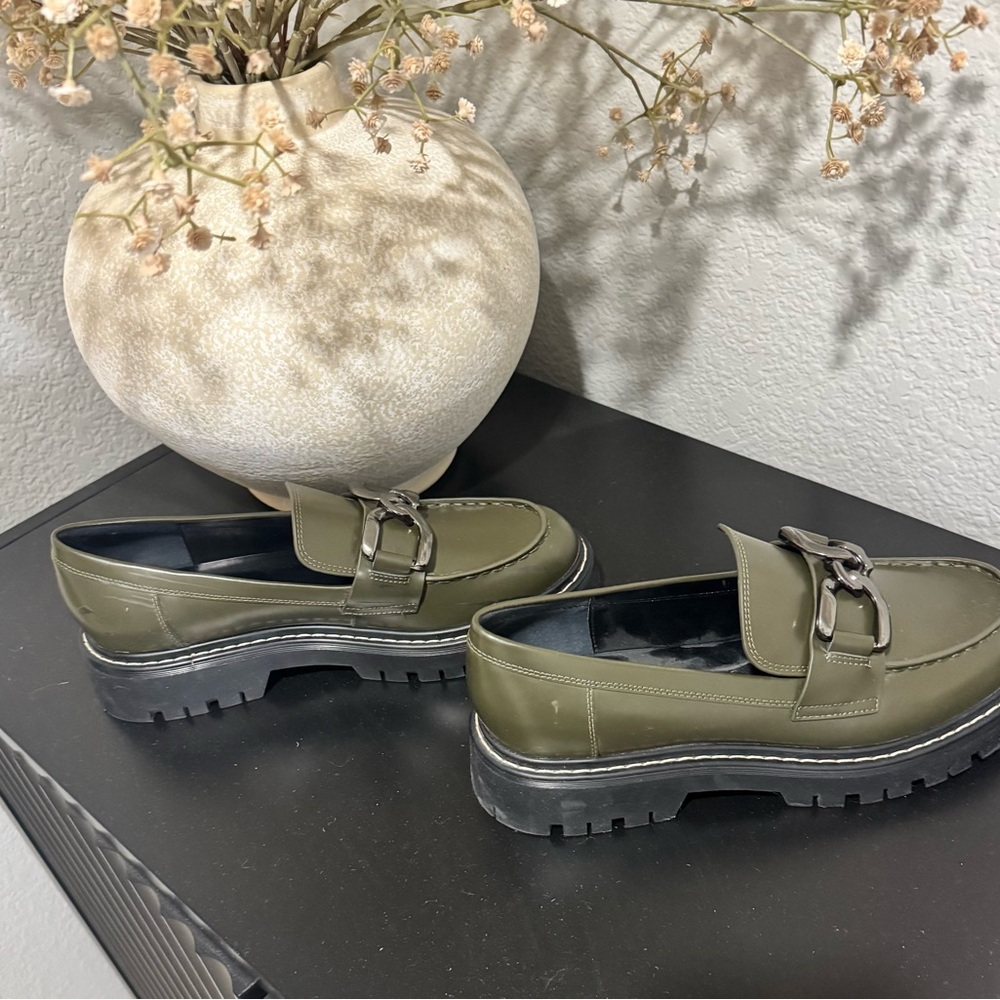 Marc Fisher Green Chunky Loafers with Glossy Finish - Picture 4 of 11